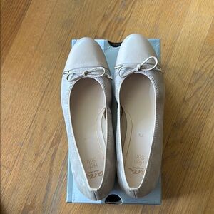 “Like New” Ara Flats with Bow Detail